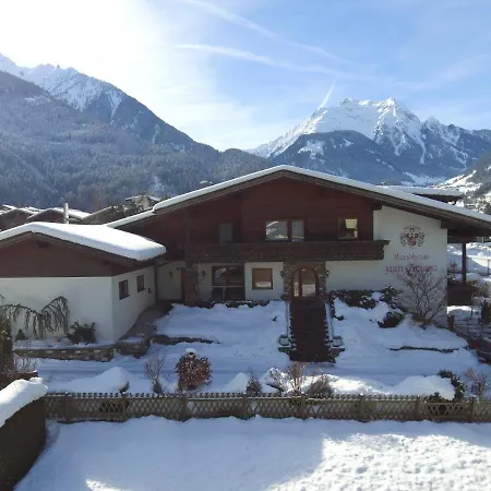Landhaus Zum Griena Guest house